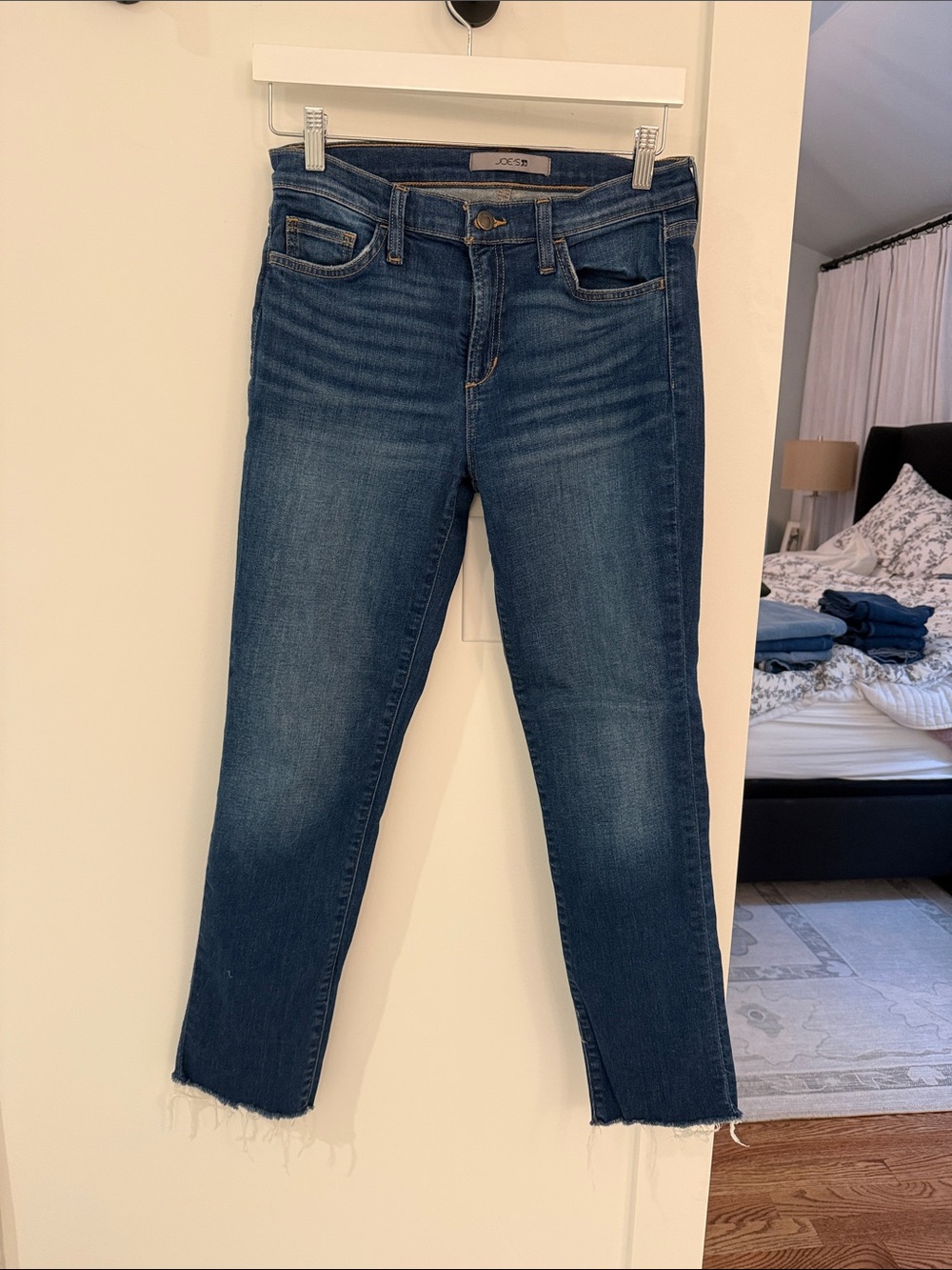 Joe’s Jeans Mid Rise Nettie Dark Blue Slim Crop with Raw Hem Size 27